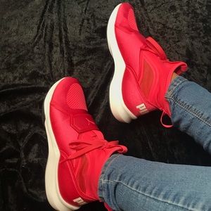 SOLD!Puma phenom pink